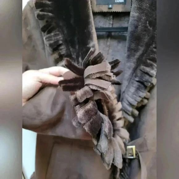 Unique Int'l Women's Heavy But Soft Fringed Brown Buckle Jacket Size Small - Picture 3 of 4